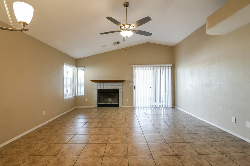 2,070/Mo, 1102 E Villa Theresa Dr Phoenix, AZ 85022 Living Room View