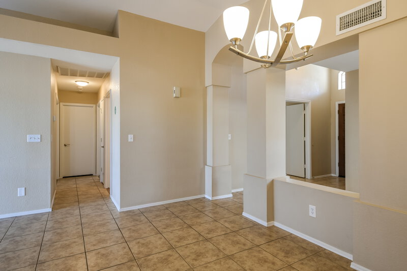 2,070/Mo, 1102 E Villa Theresa Dr Phoenix, AZ 85022 Dining Room View