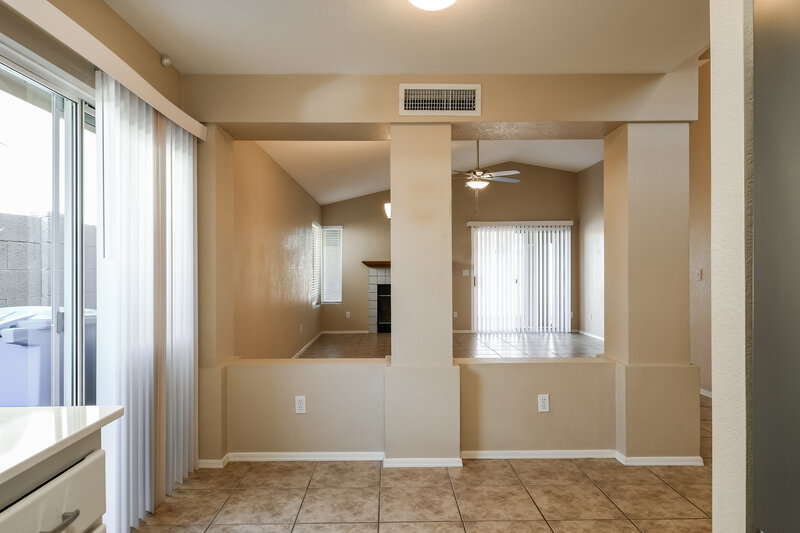 2,070/Mo, 1102 E Villa Theresa Dr Phoenix, AZ 85022 Breakfast Nook View