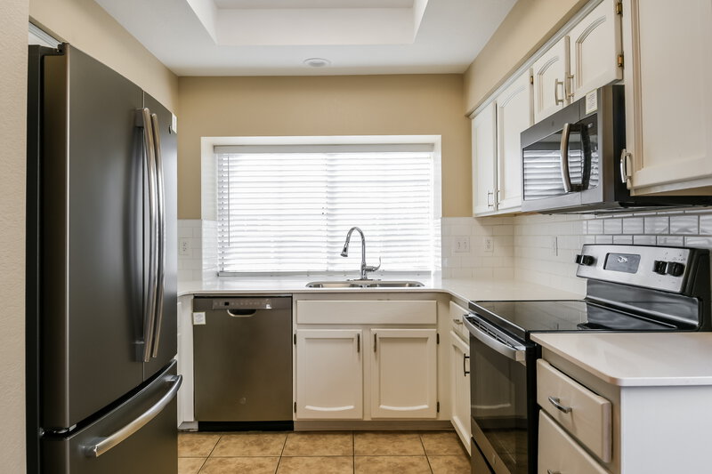 2,070/Mo, 1102 E Villa Theresa Dr Phoenix, AZ 85022 Kitchen View 3