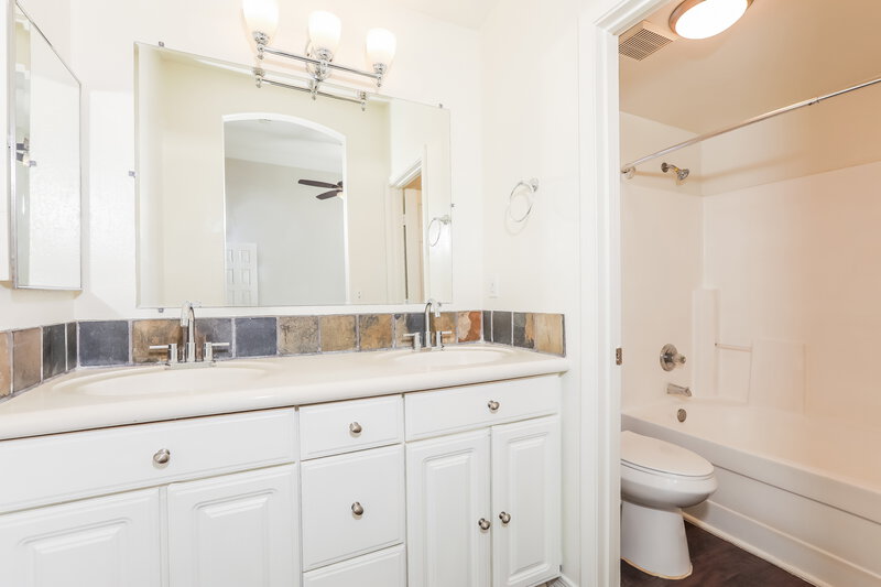 2,200/Mo, 867 E Morelos Street Chandler, AZ 85225 Main Bathroom View