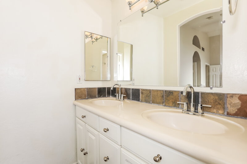 2,200/Mo, 867 E Morelos Street Chandler, AZ 85225 Main Bathroom View 2