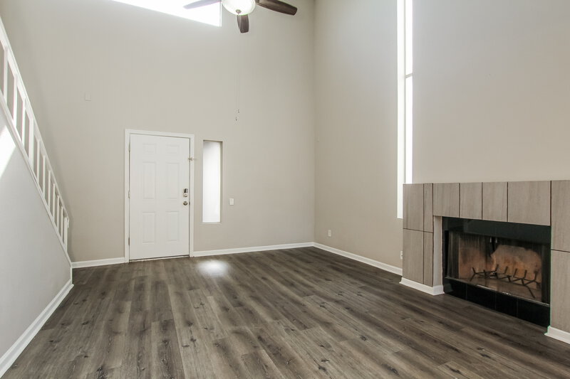 2,000/Mo, 7032 S 44th Street Phoenix, AZ 85042 Living Room View
