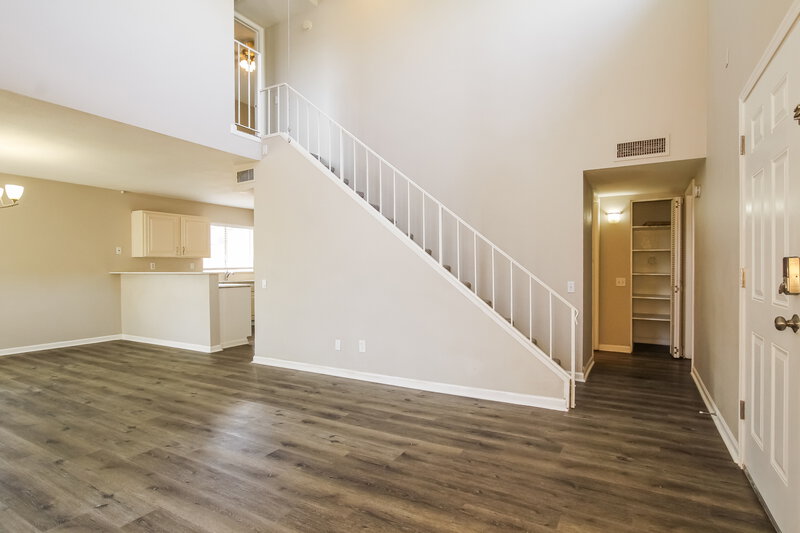 2,165/Mo, 7032 S 44th Street Phoenix, AZ 85042 Living Room View 2