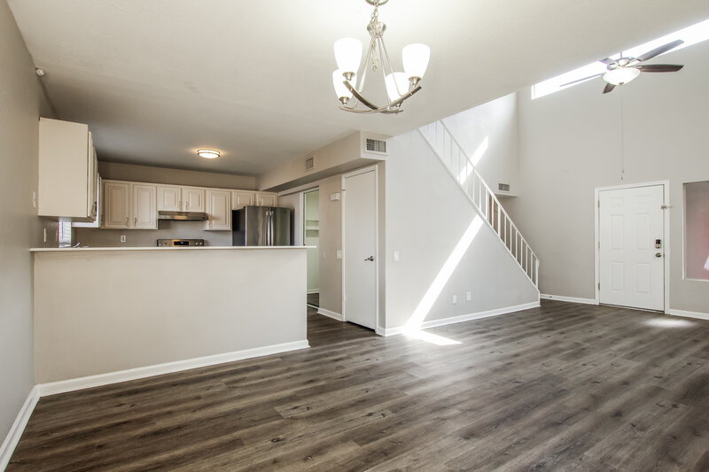 2,000/Mo, 7032 S 44th Street Phoenix, AZ 85042 Dining Room View 2
