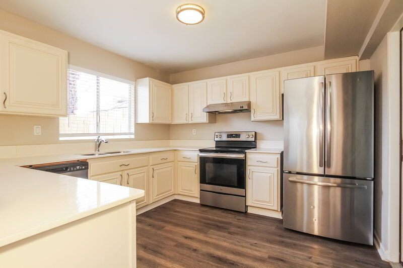2,165/Mo, 7032 S 44th Street Phoenix, AZ 85042 Kitchen View