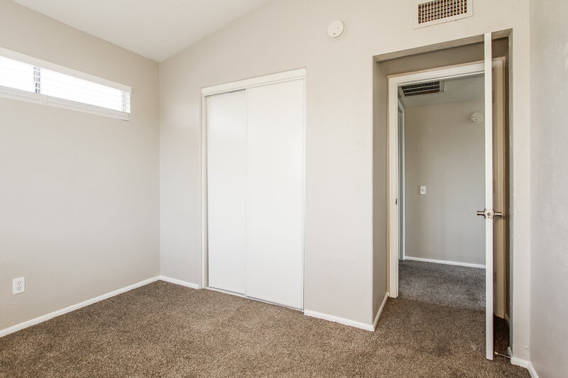 2,000/Mo, 7032 S 44th Street Phoenix, AZ 85042 Bedroom View 3