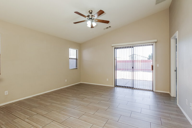 2,110/Mo, 2525 S 109th Drive Avondale, AZ 85323 Living Room View