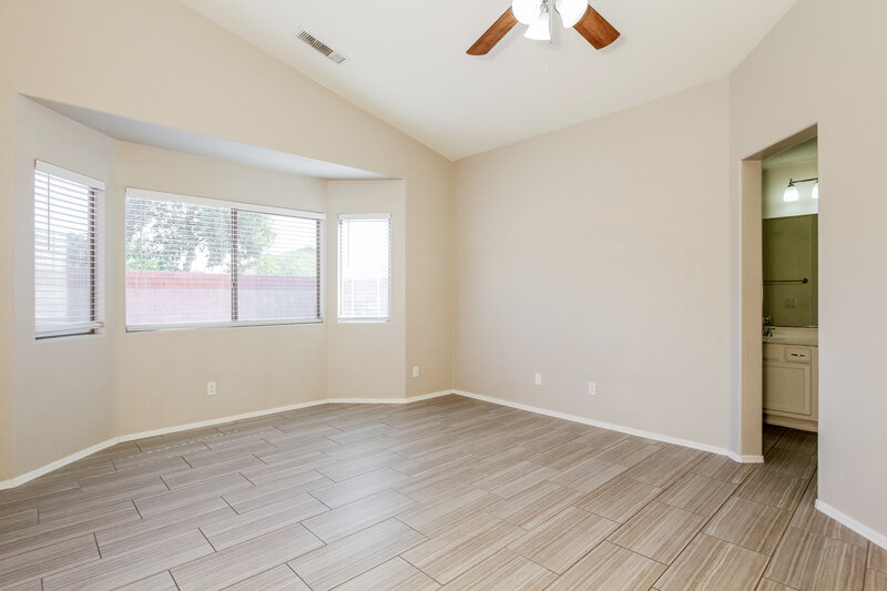 2,110/Mo, 2525 S 109th Drive Avondale, AZ 85323 Main Bedroom View