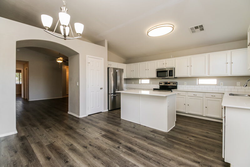 2,255/Mo, 5605 S 11th Place Phoenix, AZ 85040 Dining Room View 2