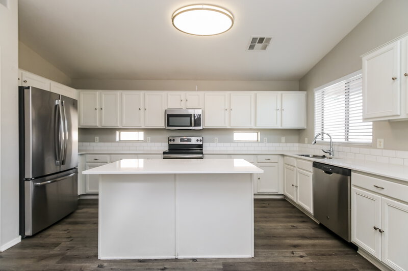 2,255/Mo, 5605 S 11th Place Phoenix, AZ 85040 Kitchen View