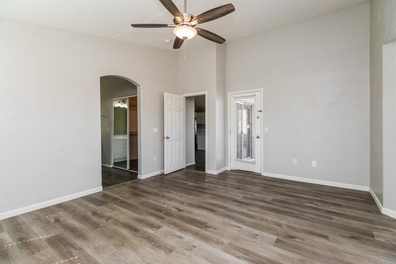 2,255/Mo, 5605 S 11th Place Phoenix, AZ 85040 Main Bedroom View