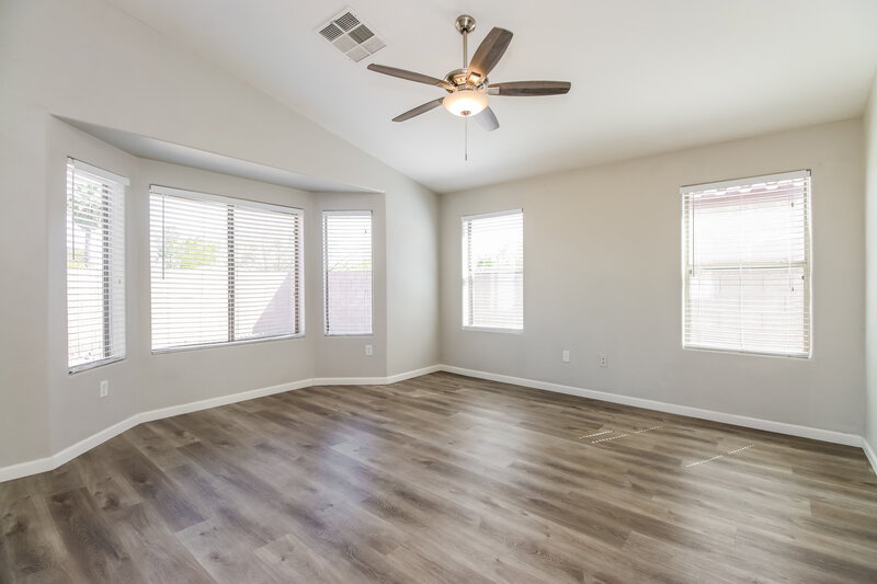 2,255/Mo, 5605 S 11th Place Phoenix, AZ 85040 Main Bedroom View 2