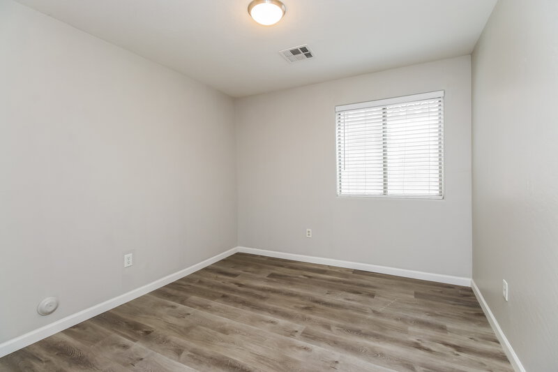 2,255/Mo, 5605 S 11th Place Phoenix, AZ 85040 Bedroom View