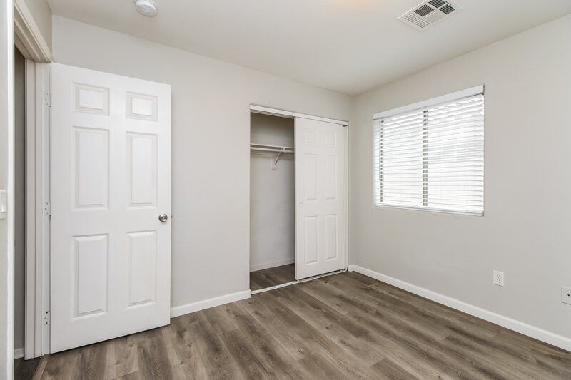 2,255/Mo, 5605 S 11th Place Phoenix, AZ 85040 Bedroom View 2