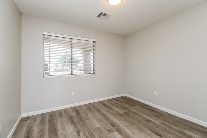 2,255/Mo, 5605 S 11th Place Phoenix, AZ 85040 Bedroom View 3