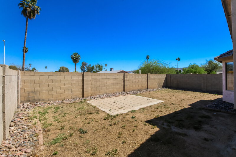 2,255/Mo, 5605 S 11th Place Phoenix, AZ 85040 Backyard View