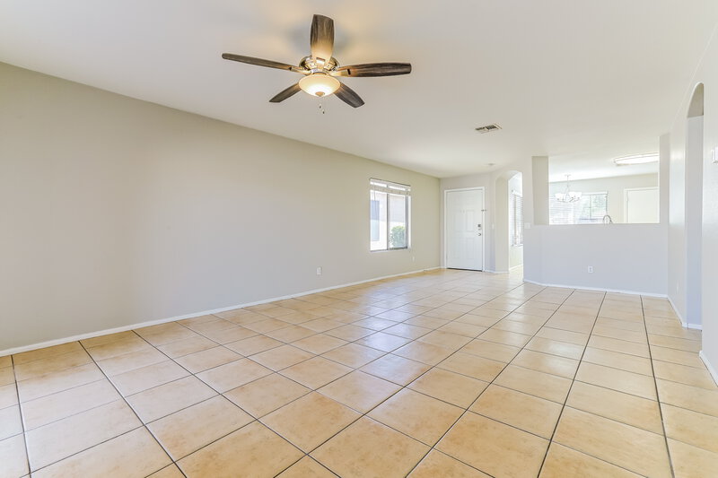 1,705/Mo, 1110 E Vernoa Street San Tan Valley, AZ 85140 Living Room View