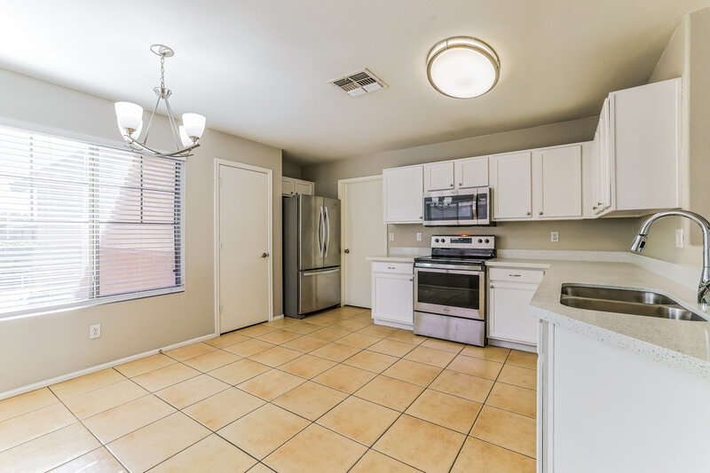 1,705/Mo, 1110 E Vernoa Street San Tan Valley, AZ 85140 Kitchen View
