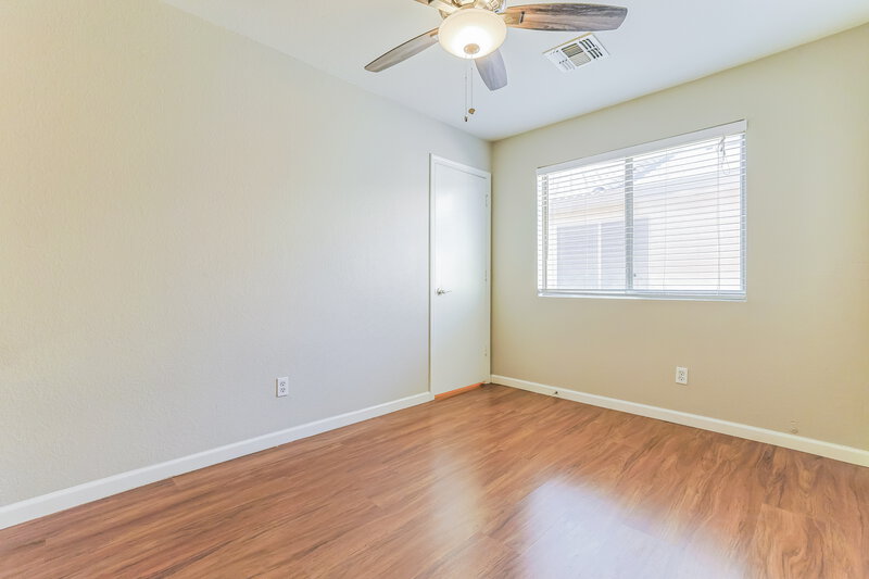 1,705/Mo, 1110 E Vernoa Street San Tan Valley, AZ 85140 Bedroom View 2