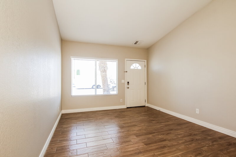 1,930/Mo, 7014 W Canterbury Drive Peoria, AZ 85345 Living Room View