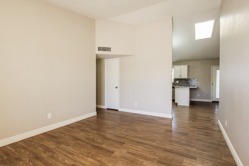 1,930/Mo, 7014 W Canterbury Drive Peoria, AZ 85345 Living Room View 2