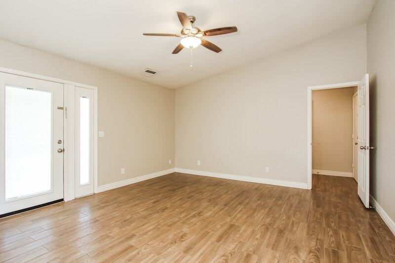 1,930/Mo, 7014 W Canterbury Drive Peoria, AZ 85345 Living Room View 3
