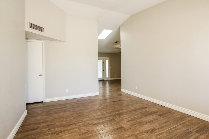 1,930/Mo, 7014 W Canterbury Drive Peoria, AZ 85345 Living Room View 4
