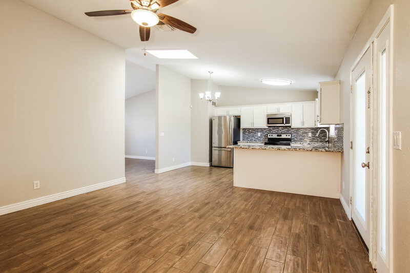 1,930/Mo, 7014 W Canterbury Drive Peoria, AZ 85345 Living Room View 5