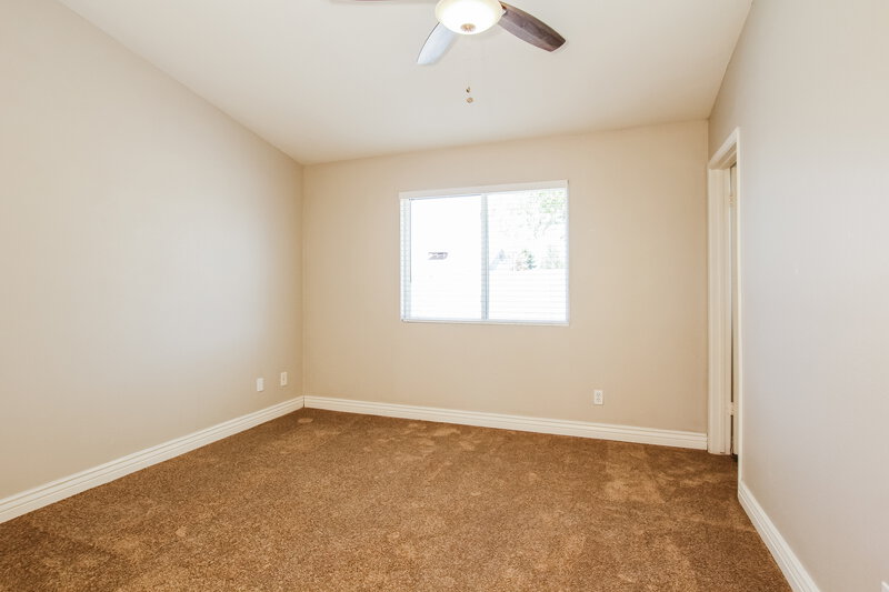 1,930/Mo, 7014 W Canterbury Drive Peoria, AZ 85345 Main Bedroom View