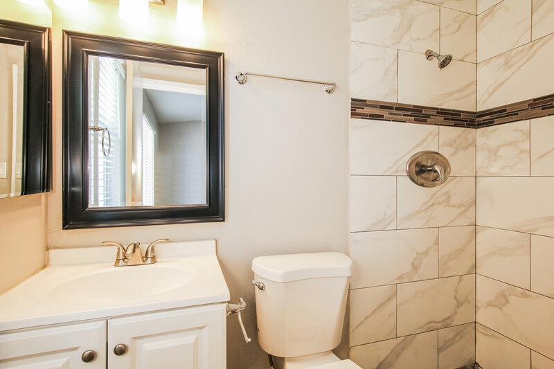 1,930/Mo, 7014 W Canterbury Drive Peoria, AZ 85345 Main Bathroom View