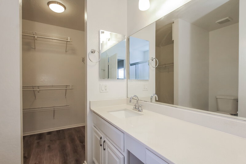 1,845/Mo, 12529 W Santa Fe Lane El Mirage, AZ 85335 Main Bathroom View