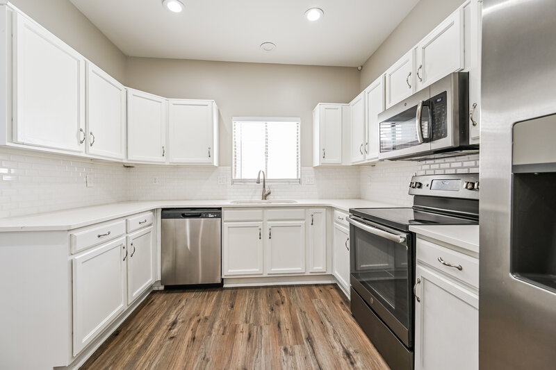 1,810/Mo, 22231 N 29th Dr Phoenix, AZ 85027 Kitchen View