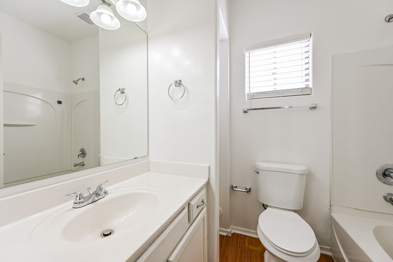 1,810/Mo, 22231 N 29th Dr Phoenix, AZ 85027 Bathroom View