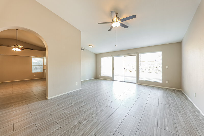2,040/Mo, 8014 W Aster Dr Peoria, AZ 85381 Living Room View