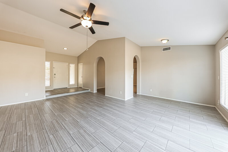 2,040/Mo, 8014 W Aster Dr Peoria, AZ 85381 Living Room View 2