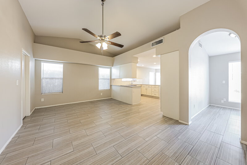 2,040/Mo, 8014 W Aster Dr Peoria, AZ 85381 Living Room View 3