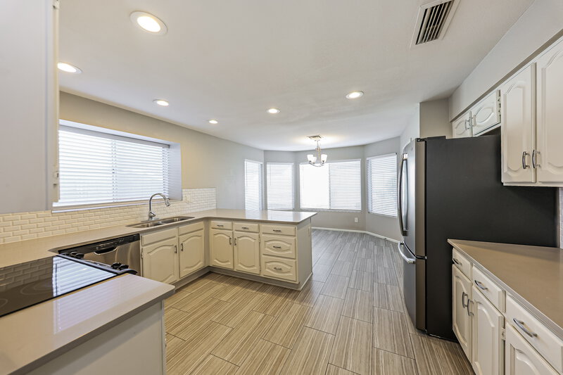 2,040/Mo, 8014 W Aster Dr Peoria, AZ 85381 Kitchen View