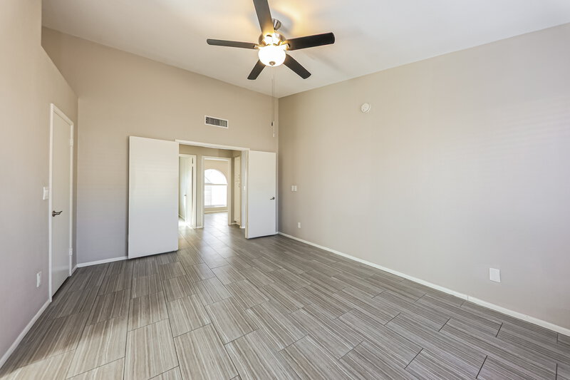 2,040/Mo, 8014 W Aster Dr Peoria, AZ 85381 Main Bedroom View 2