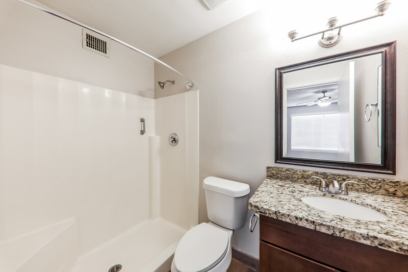 1,855/Mo, 3310 W Rose Garden Ln Phoenix, AZ 85027 Main Bathroom View