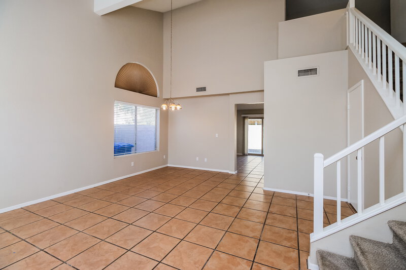 2,710/Mo, 1440 E Park Avenue Chandler, AZ 85225 Living Room View 2
