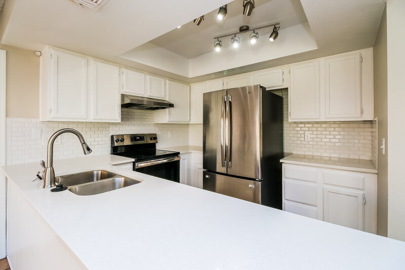 2,710/Mo, 1440 E Park Avenue Chandler, AZ 85225 Kitchen View