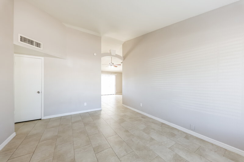 1,925/Mo, 4761 W Villa Maria Drive Glendale, AZ 85308 Living Room View