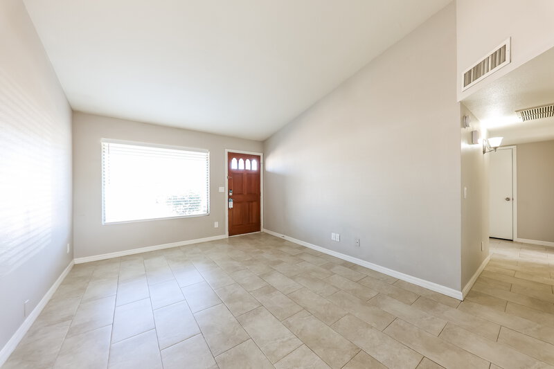 1,925/Mo, 4761 W Villa Maria Drive Glendale, AZ 85308 Living Room View 2