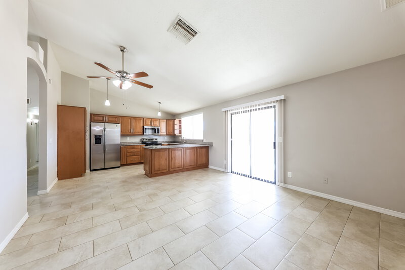 1,925/Mo, 4761 W Villa Maria Drive Glendale, AZ 85308 Family Room View 2