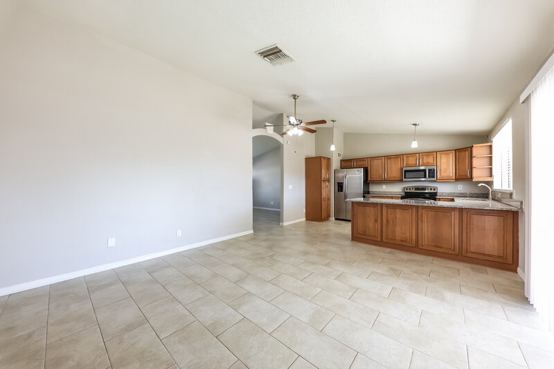 1,925/Mo, 4761 W Villa Maria Drive Glendale, AZ 85308 Family Room View 3