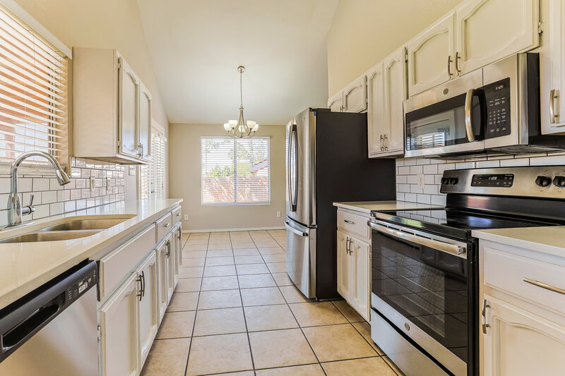2,485/Mo, 4217 E Covina Street Mesa, AZ 85205 Kitchen View 2