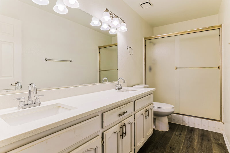 2,485/Mo, 4217 E Covina Street Mesa, AZ 85205 Main Bathroom View