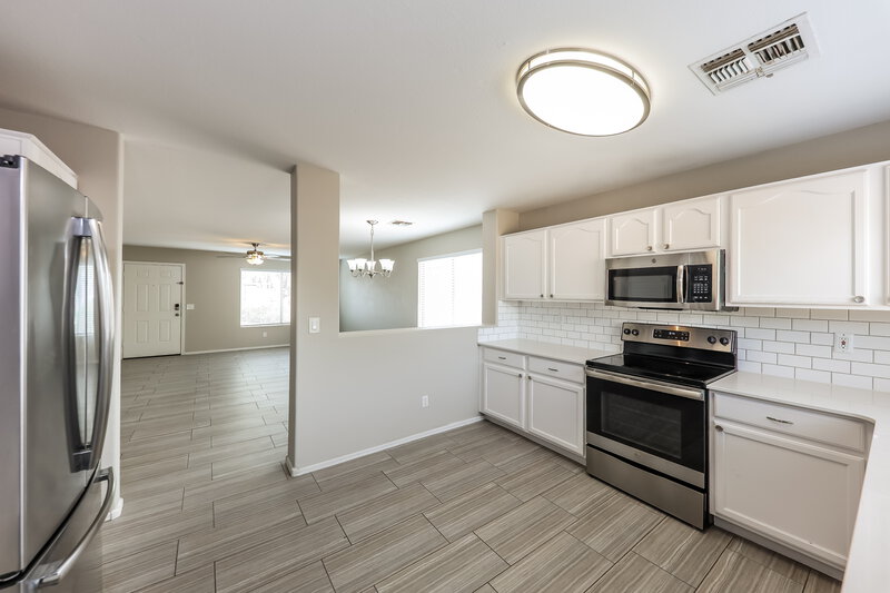 1,850/Mo, 9246 N 86th Avenue Peoria, AZ 85345 Kitchen View 2