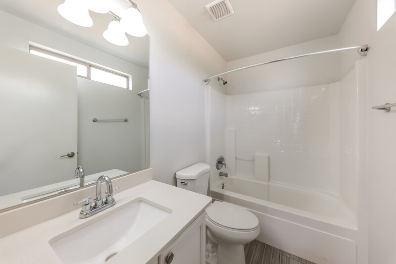 1,850/Mo, 9246 N 86th Avenue Peoria, AZ 85345 Main Bathroom View
